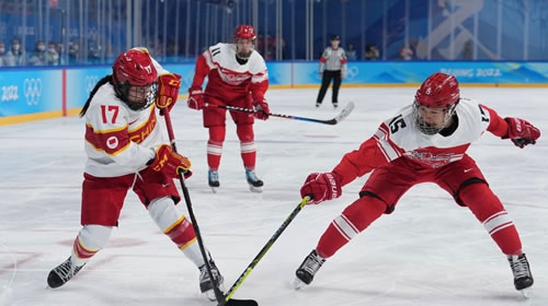 中国女子冰球队取得北京冬奥会首